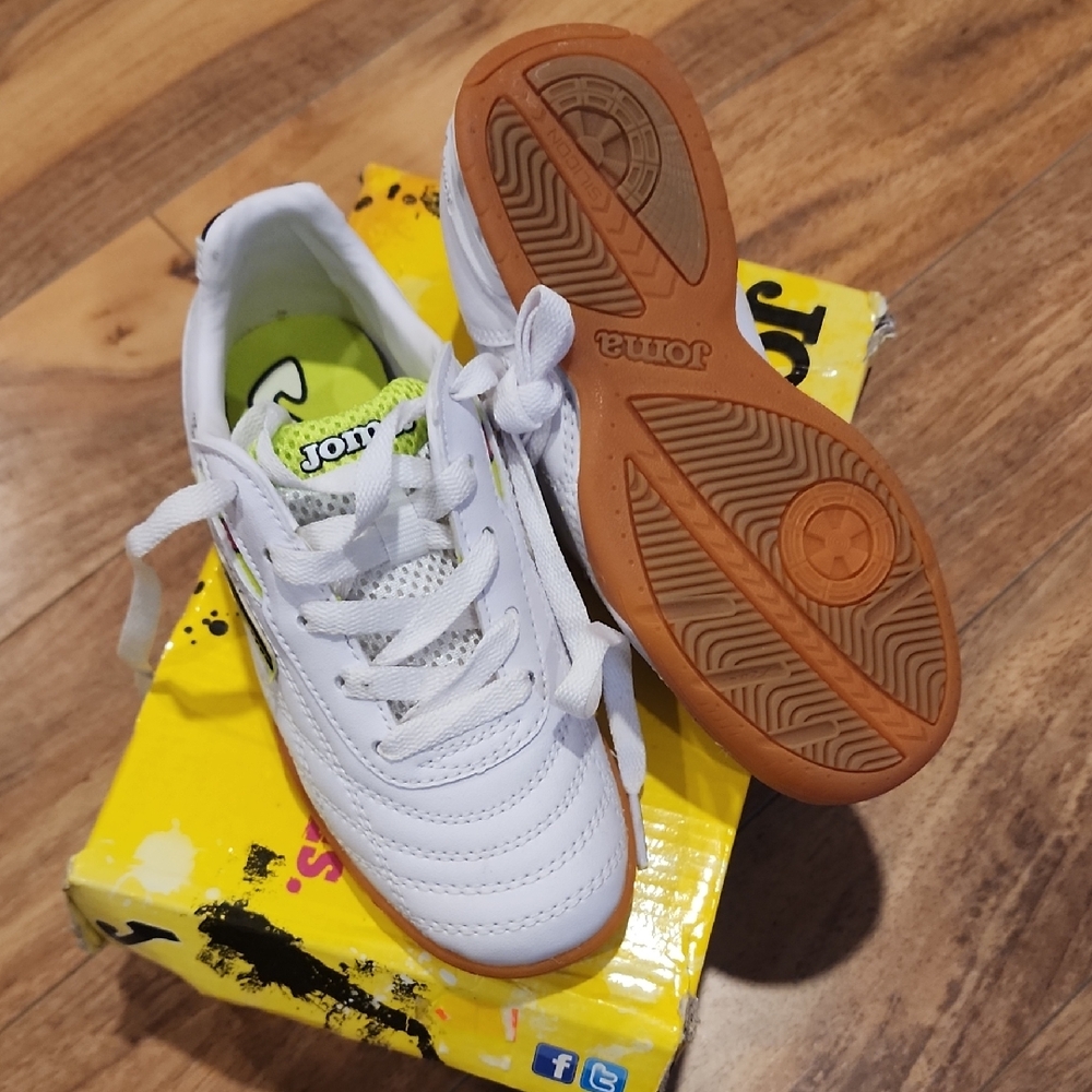 Brand New Joma Toledo-122 Kids White Indoor Soccer Sneakers
